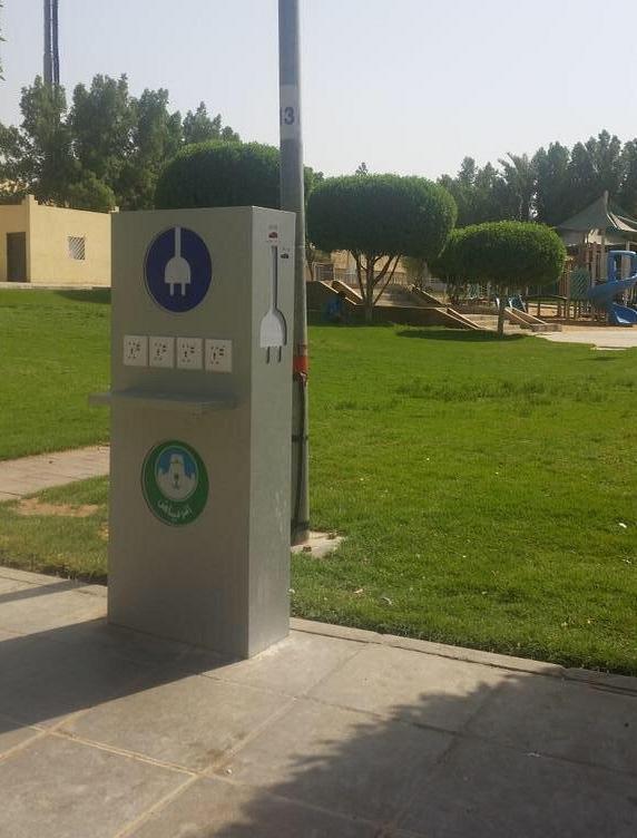 أمانة الرياض تزود الحدائق بـأجهزة للشحن الكهربائي ومنافذ USB
